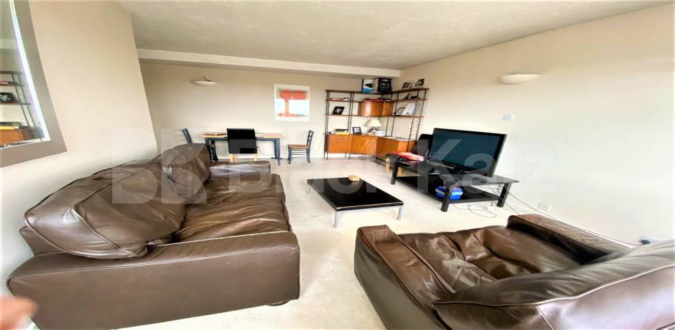 			VIRTUAL TOUR AVAILABLE!, 2 Bedroom, 1 bath, 1 reception Flat			 Seven Sisters Road, Park House, FINSBURY PARK